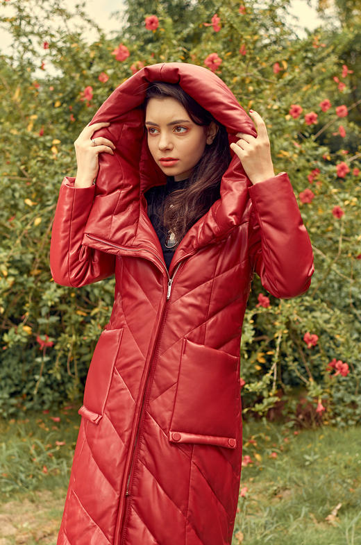 【伯妮斯茵】保暖皮羽绒服--昂蒂布的房子--《画尽世界光影，只为挚爱的女人》6PR6684 商品图1