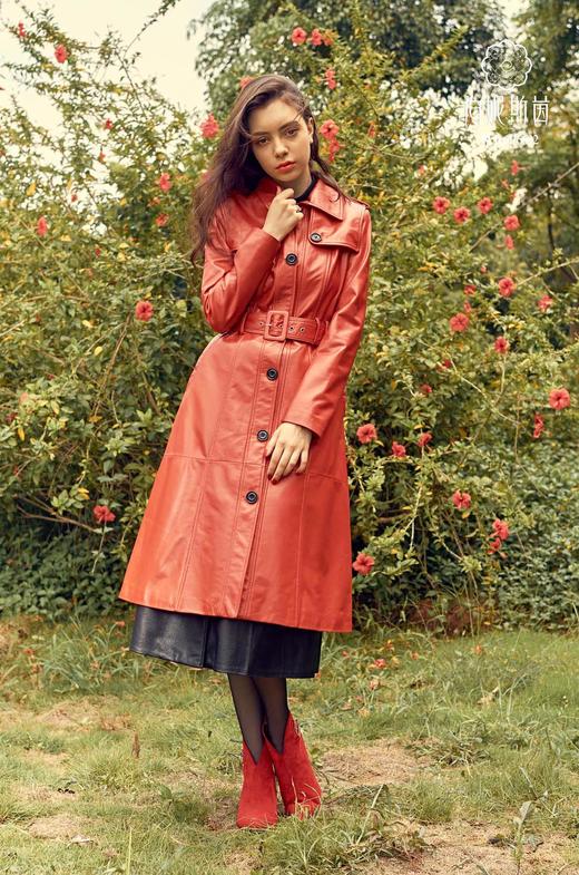 【伯妮斯茵】显瘦气质红色长款修身皮衣--《花园中的母子》6P6632 商品图4