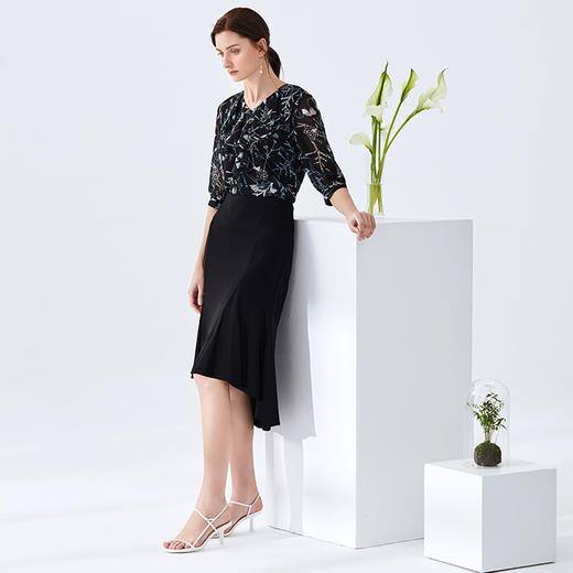 EITIE爱特爱夏季新款时尚通勤百搭印花直筒显瘦短上衣女5913631 商品图1