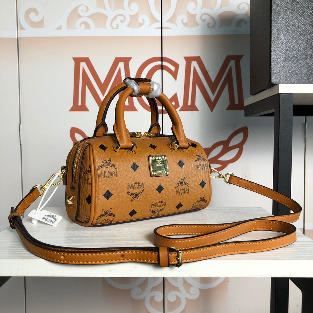 「mcm」新品迷你essential波士顿包,对经典造型进行了新的演绎.
