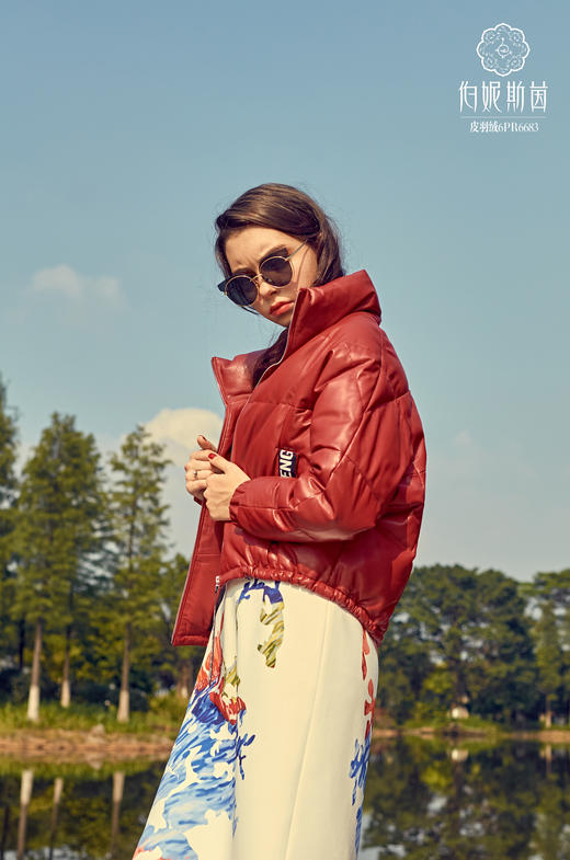 红色 立领短款皮羽绒服--《画尽世界光影，只为挚爱的女人》6PR6683 商品图1