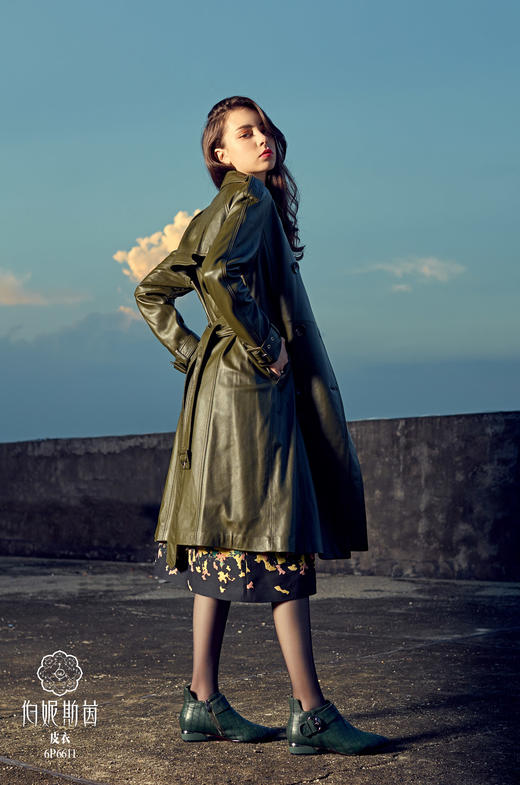 【伯妮斯茵】  6P6611--军绿绵羊皮长款大衣《撑阳伞的女人》《画尽世界光影，只为挚爱的女人》 商品图2