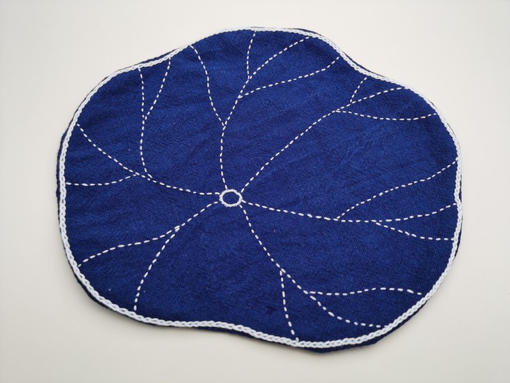 手工刺绣荷叶多用置物垫