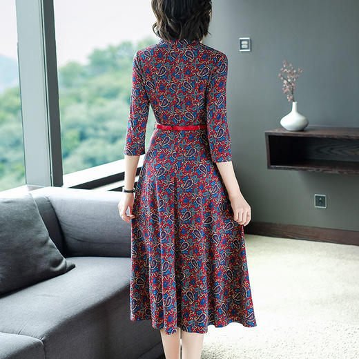 AHM-tywf6662新款气质优雅V领七分袖中长款修身显瘦复古印花针织连衣裙 商品图4