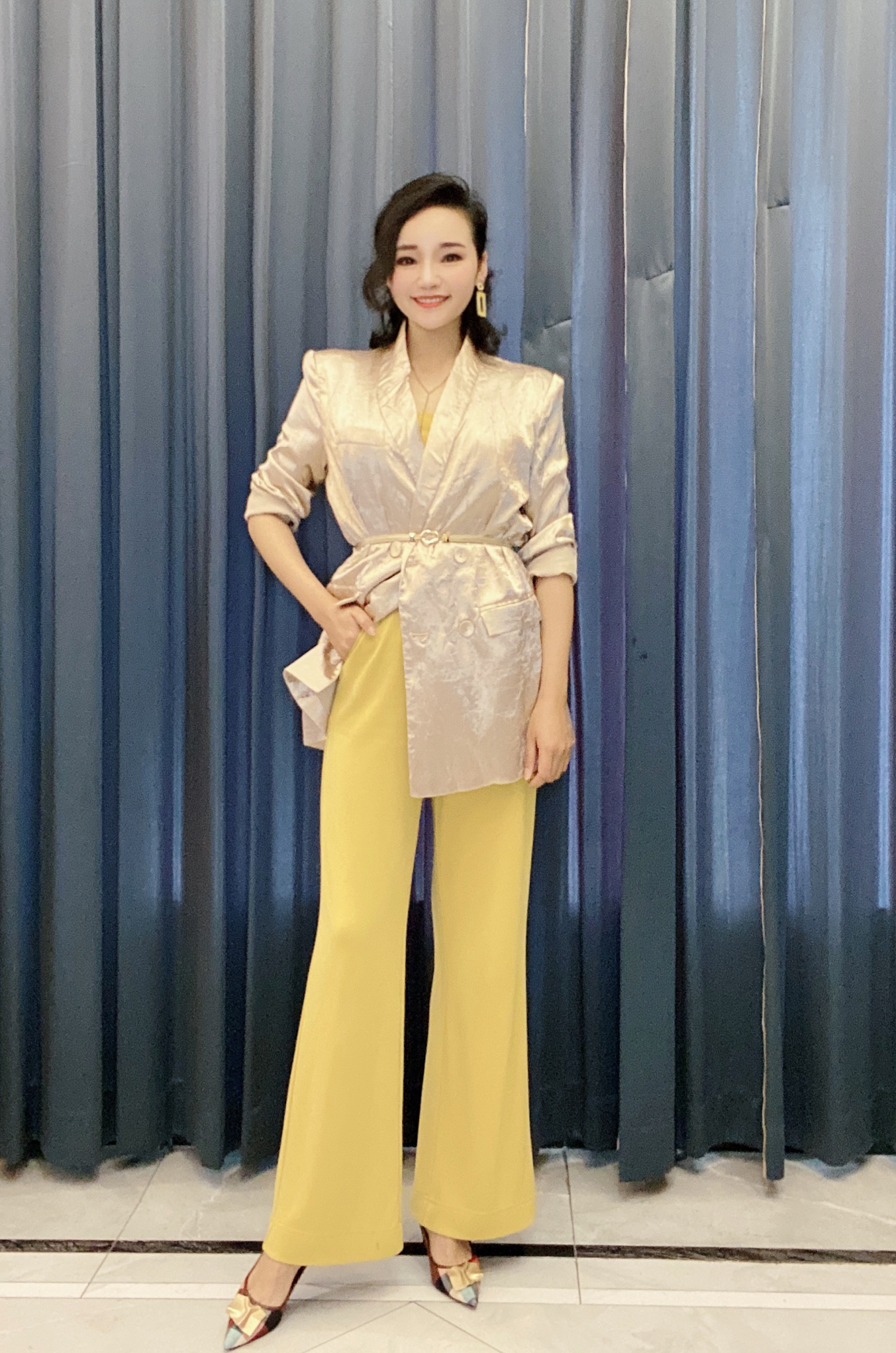 原创设计香槟色摩登复古大牌气场经典品位垫肩西服