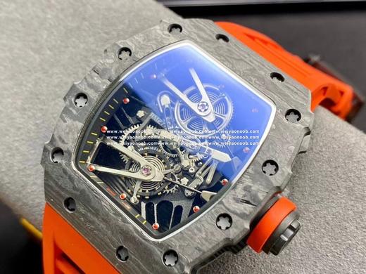 理查德米勒【RICHARD MILLE RM27-02 将碳纤维与石英纤维融合而研发出创新材质，用于表壳制作，具有防磁抗碰撞超轻便等特性， 且色彩鲜明润饰，层次纹理复古粗犷。镂空机芯一体设计，齿轮飞驰 商品图8