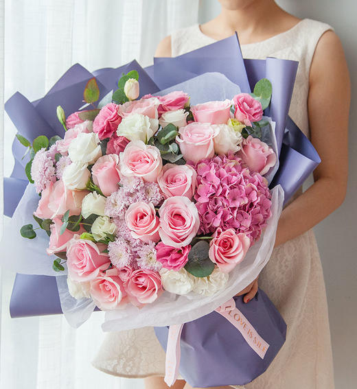 亲爱的你--粉佳人玫瑰16枝、白和粉色洋桔梗各5枝、尤加利10枝、浅紫色小菊3枝、深粉色绣球1枝 商品图1