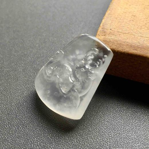 高冰到玻璃种雪花棉厚庄翡翠鹿牌 商品图0