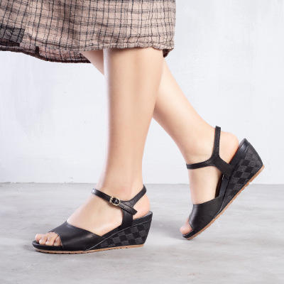 T93976-1 真皮凉鞋女 2020夏季新款简约坡跟女鞋高跟牛皮鱼嘴鞋 商品图0