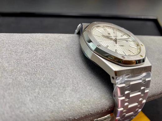 ZF新盘白面 重新定义皇家橡树15400系列！解决长久以来各大厂家都无法突破的难题【技术突破】1️⃣.解决厚度问题，采用9015机芯改爱彼CAL.3120一体机！实现厚度达到9.8mm与原装一样（ 商品图12