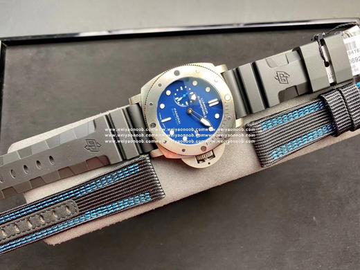 2020VS新品：PAM692 深邃墨水骚蓝，低调不张扬！鲜艳脱跳logo层次感十足，双色夜光指针，读取更清晰。钛金属表壳轻盈防过敏。预定赠送定制织物带一副。 商品图7