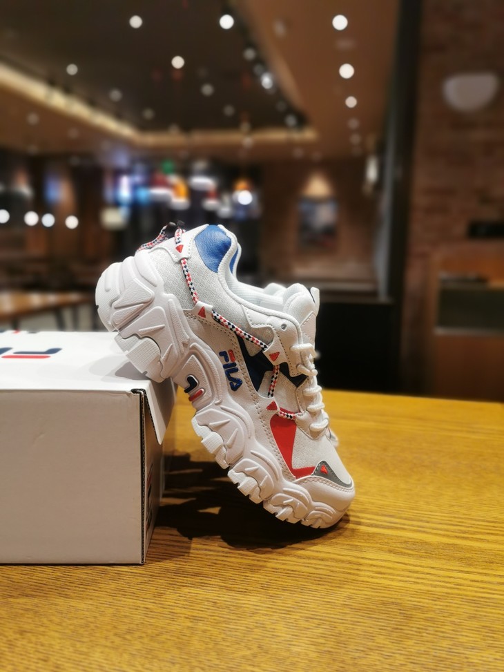 货号185633220 前 神器来袭 情侣款刺绣logo运动鞋 fila/斐乐猫爪老爹