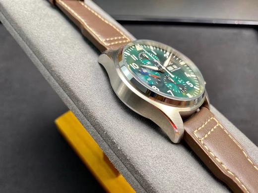 YL 经典臻品【驰骋高空 分秒必“真”】IWC3777飞行员计时系列，机芯同步原装，表针尾部微微弯曲，双面防眩晕蓝色镀膜。成就此非凡经典。【成熟做工】腕表尺寸43mmX15mm。表壳分为两件套，圈口和 商品图13