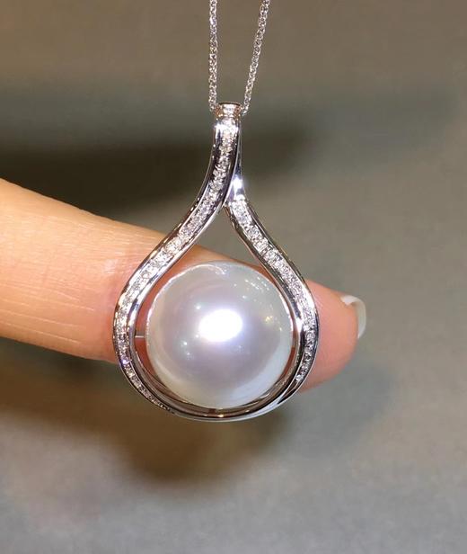 【天然澳白珍珠吊坠】18k金钻石镶嵌,珠子正圆强光几乎无暇,品质特别