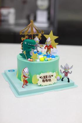 奥特曼打小怪兽蛋糕