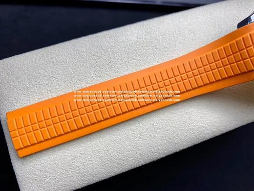 YL 百达翡丽Aquanaut系列 腕表型号：5968A-001）42.2毫米不锈钢表壳 计时指针、精确至四分之一秒的外缘轨道式刻度、60 分钟累积计时器 以不锈钢材质的外壳，与橙色橡胶表带相搭，充满 商品图6