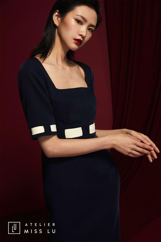 AtelierMissLu /Anastasia-藏青奶白系带方领修身裙 商品图4