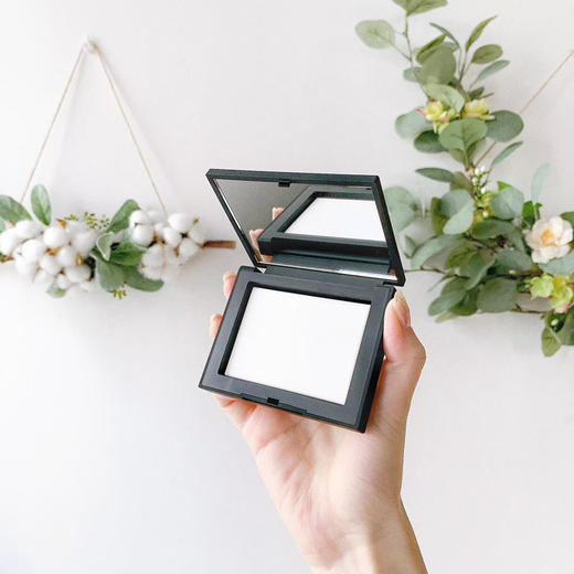 纳斯NARS蜜粉饼 流光美肌清透蜜粉饼 定妆粉控油 星云紫蜜粉饼/红壳加量限定款 商品图10