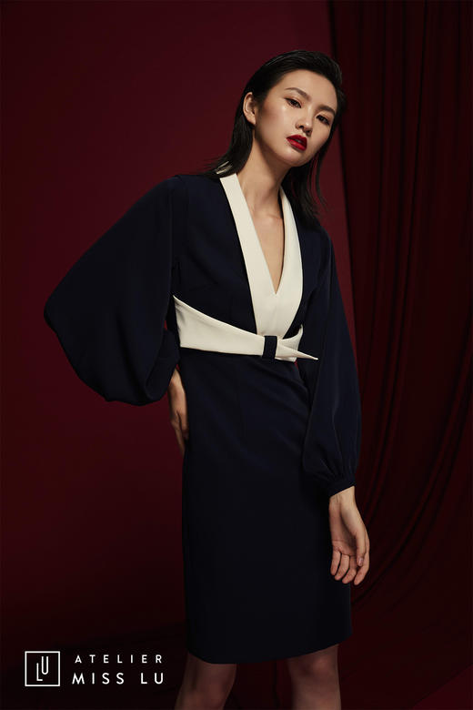 AtelierMissLu /Alexsandra-藏青拼白大摆袖率性连身裙 商品图4