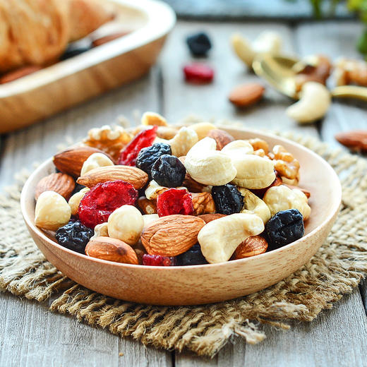 沃隆 每日坚果 休闲零食 坚果炒货 扁桃仁腰果榛子核桃 京东定制（25g*21）525g 送礼零食大礼包礼盒 商品图4