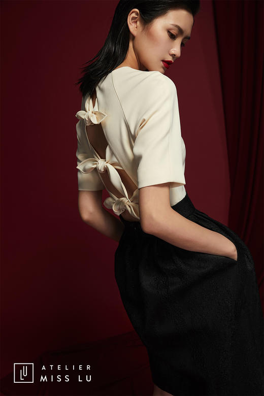 AtelierMissLu /Domigo-黑白拼色蝴蝶结露背连身裙 商品图4