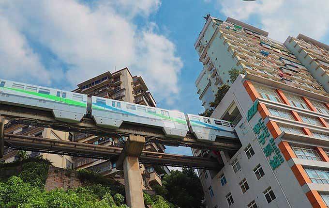 探索网红重庆洪崖洞渣滓洞白公馆磁器口李子坝轻轨解放碑1日游28人