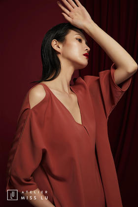 AtelierMissLu /Munoz-肉桂橘V领露背连身裙