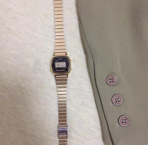 国内超火款！白菜价！Casio 复古小金砖女表 商品图1