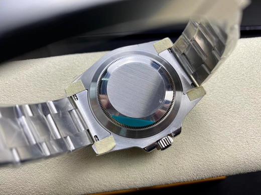 ZZ 厂 黑水鬼V2版本3135机芯更新①调整指针与条钉色差(Ⅵ1版指针颜色偏绿)修正时分针为立体指针。②修正蓝宝石玻璃边缘弧度,使玻璃边缘与陶瓷圈形成一定的间隙。③修正表壳内影激光刻字(v1刻字相对 商品图10