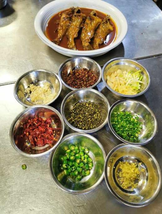 【岑府私厨 椒麻黄骨鱼】又名椒麻黄拉丁，大约1.5斤 商品图1