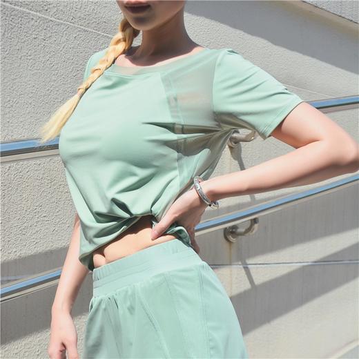【专业运动款瑜伽服】新款高弹网纱拼接宽松瑜伽服 欧美透气速干健身运动短袖短裤套装 商品图3