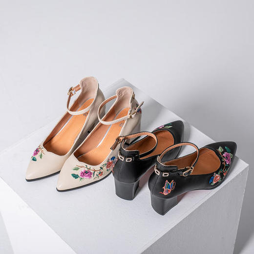 LYL-6702新款民族风浅口真皮刺绣高跟鞋 商品图1