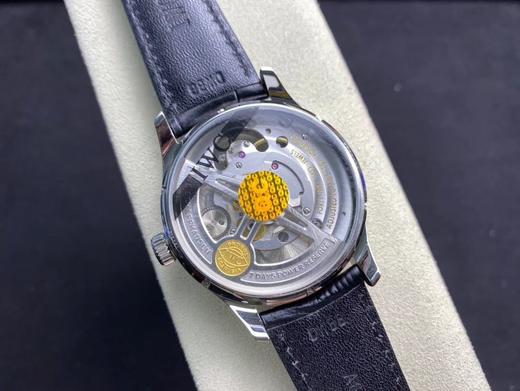 ZF 【优雅精湛 工艺之巅】——IWC万 国表葡萄牙系列逆跳陀飞轮腕表，优雅的贵族气息结合无与伦比的视觉享受，神秘雅致，精湛非凡。【表壳】腕表尺寸44mmX15.5mm。精致工艺打磨的表壳尊贵大方，Z 商品图10