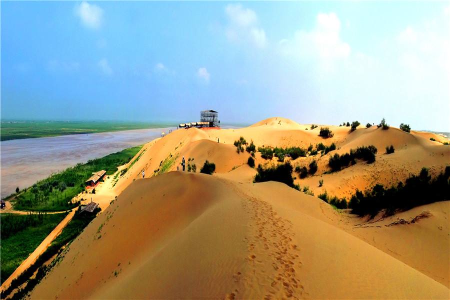 【黄沙古渡】沙漠冲浪车、滑沙、骆车、骑骆驼、骑马、亲子乐园、亲子过山车、碰碰车、射箭、疯狂斗牛士、摇滚排排座、高空揽月、滑索、驼车.....等娱乐项目