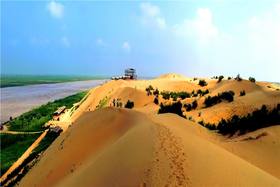 【黄沙古渡】沙漠冲浪车、滑沙、骆车、骑骆驼、骑马、亲子乐园、亲子过山车、碰碰车、射箭、疯狂斗牛士、摇滚排排座、高空揽月、滑索、驼车.....等娱乐项目