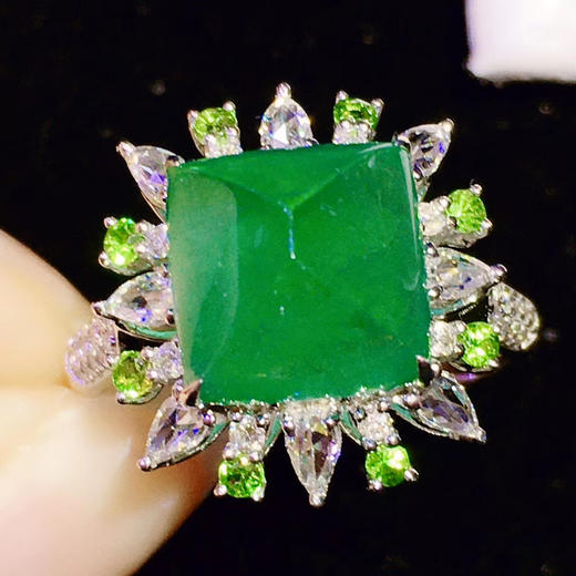 【18k金糖塔戒指】祖母绿18k金戒指主石4.7ct 钻石0.535ct 金3.23克