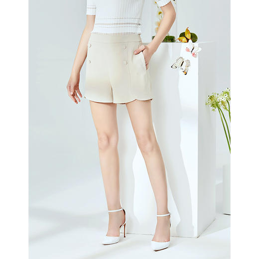 EITIE爱特爱女夏季新款时尚通勤百搭洋气花边裤口显瘦短裤B2005406 商品图3