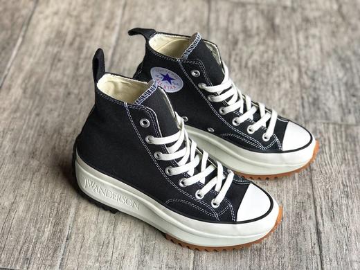 J.W.英国服装品牌再度联名 原盒包装双鞋带 摩登时尚新品网红明星上脚款爆款 原盒松糕锯齿底增高时装帆布鞋尺码 天蓝/橘色/香芋紫\大红\白色\黑色 增高鞋 ：35-40 商品图1