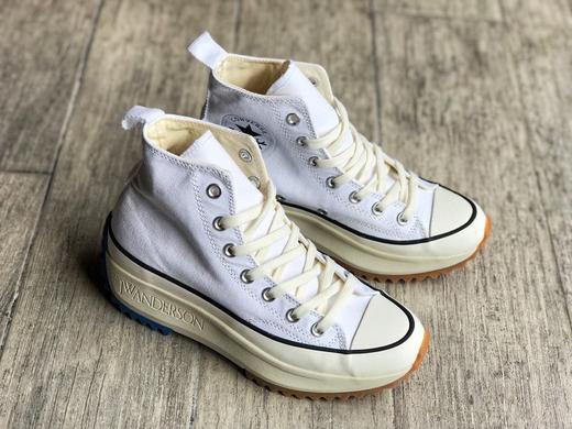 J.W.英国服装品牌再度联名 原盒包装双鞋带 摩登时尚新品网红明星上脚款爆款 原盒松糕锯齿底增高时装帆布鞋尺码 天蓝/橘色/香芋紫\大红\白色\黑色 增高鞋 ：35-40 商品图0