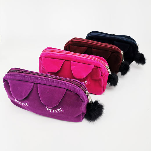 【积分兑换】俏皮造型大容量化妆包 颜色随机发 韩国可爱手拿包女小包包零钱包 商品图0