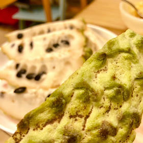 【台‎湾凤​梨​释迦】100%天‎然‎健康​营养‌，每​一‌口‎都‎让​人感​到很​甜‎蜜，软糯爽‎滑，皮‎薄肉厚‌，口感‌好‌、甜度高‌，如初​恋‌般的感觉~