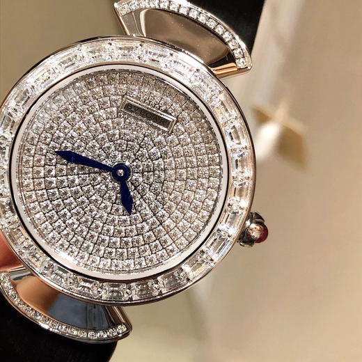 bvlgari 宝格丽 镶嵌奢侈t形钻 满天星奢华品质 采用意大利娟丝小牛皮