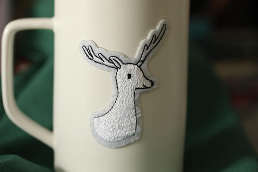 严歌苓亲笔签名纸卡+《穗子的动物园》主题刺绣贴 商品图4