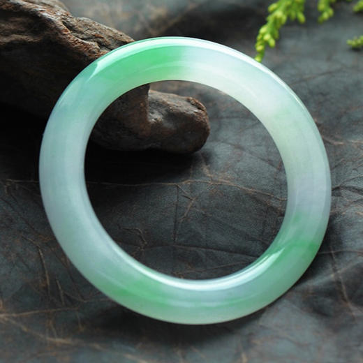 派瑞翡翠 翡翠手镯 冰糯种 春带彩 商品图1