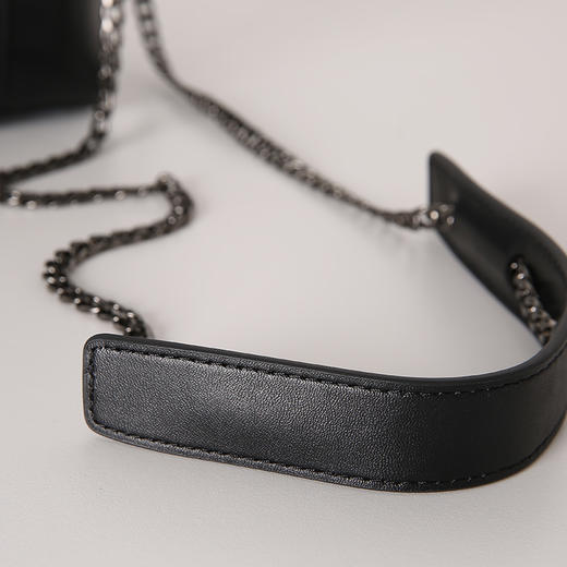 VIMAGE纬漫纪夏季新款流苏个性小包水桶包链条斜跨迷你包包V1320902 商品图3