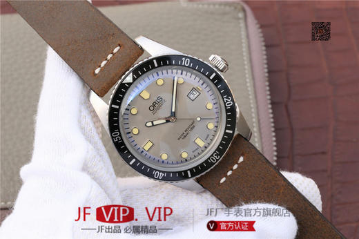 ZZ 豪 li 时(Oris)适时回归，推出Oris Divers Sixty-Five潜水表，再现50年前首次推出的标志性潜水表系列。 男士腕表，自动机械机芯，皮表带，密底 商品图2