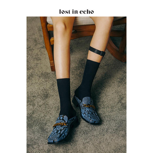 【微瑕疵不退不换】lost in echo 2020SS低跟 设计师女鞋链条方头乐福拖鞋蓝黑蛇纹 商品图0