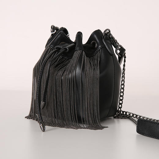 VIMAGE纬漫纪夏季新款流苏个性小包水桶包链条斜跨迷你包包V1320902 商品图1