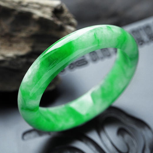 派瑞翡翠 翡翠手镯 糯种 阳绿 商品图3