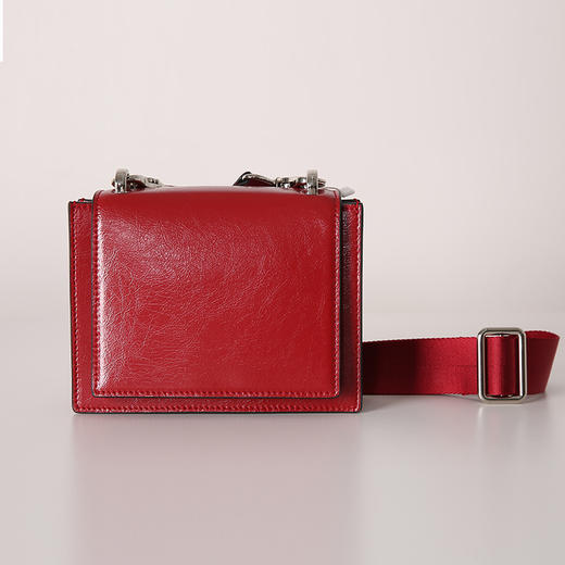 VIMAGE纬漫纪夏季新款方形小包休闲斜跨布带方包通勤百搭红色V1320901 商品图2